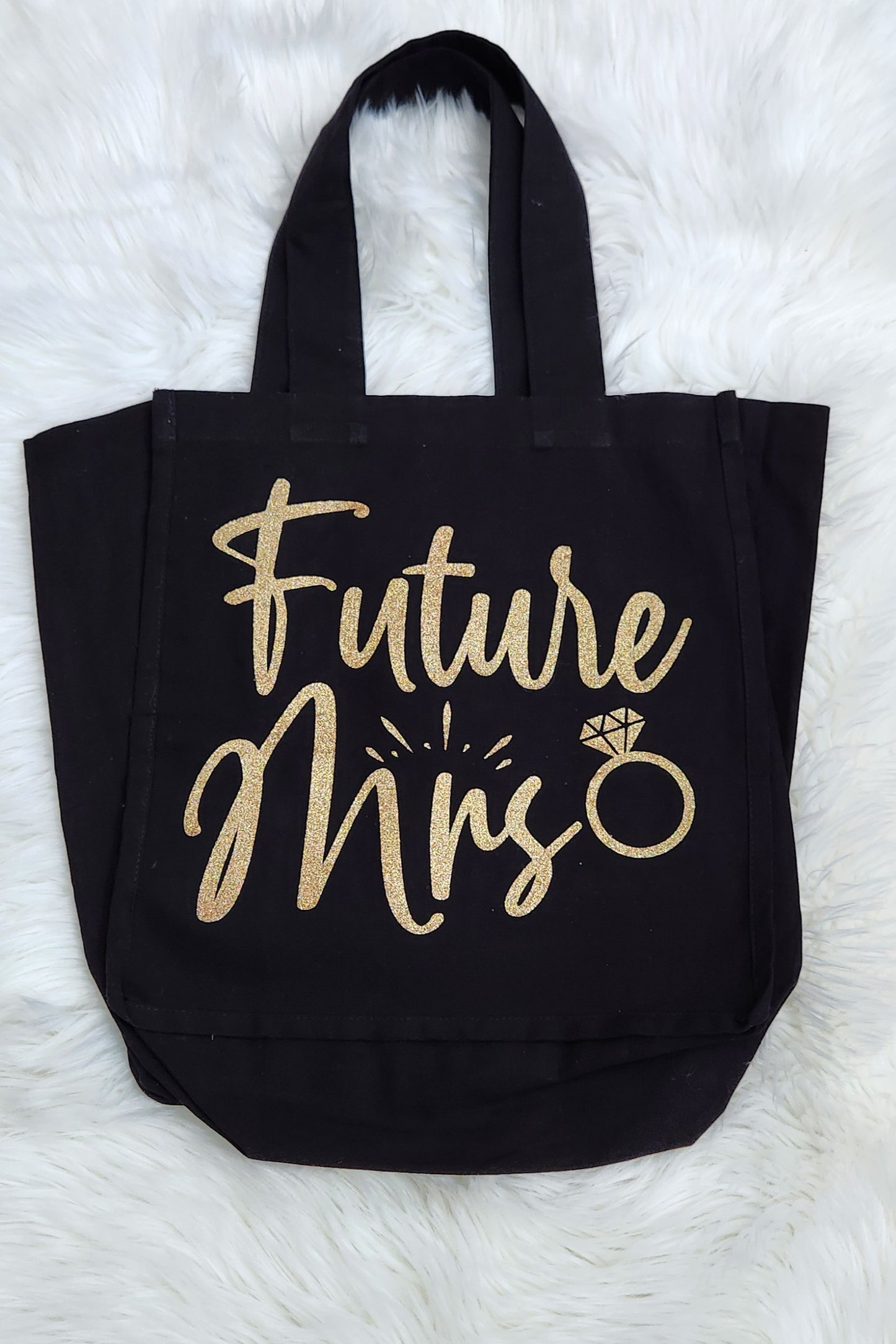 Tote bags quotes, variety, and colors.